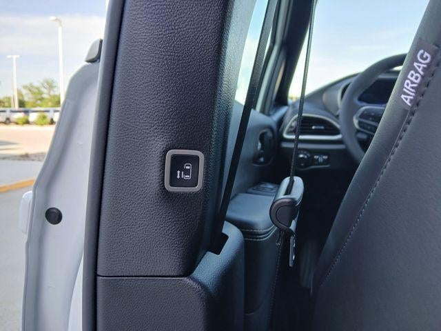 2027 Chrysler Pacifica PACIFICA SELECT AWD