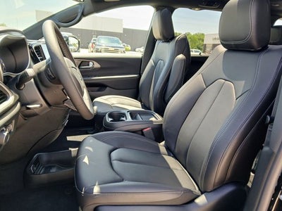 2027 Chrysler Pacifica PACIFICA SELECT AWD
