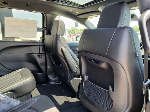 2027 Chrysler Pacifica PACIFICA SELECT AWD