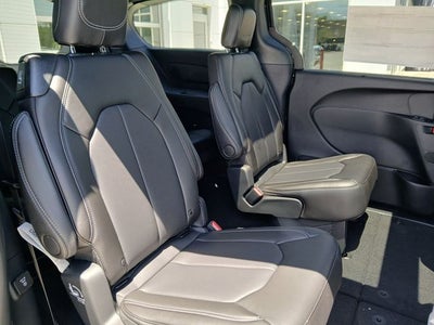 2027 Chrysler Pacifica PACIFICA SELECT AWD