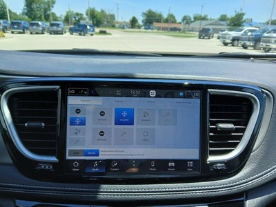 2027 Chrysler Pacifica PACIFICA SELECT AWD