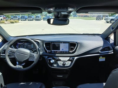 2027 Chrysler Pacifica PACIFICA SELECT AWD