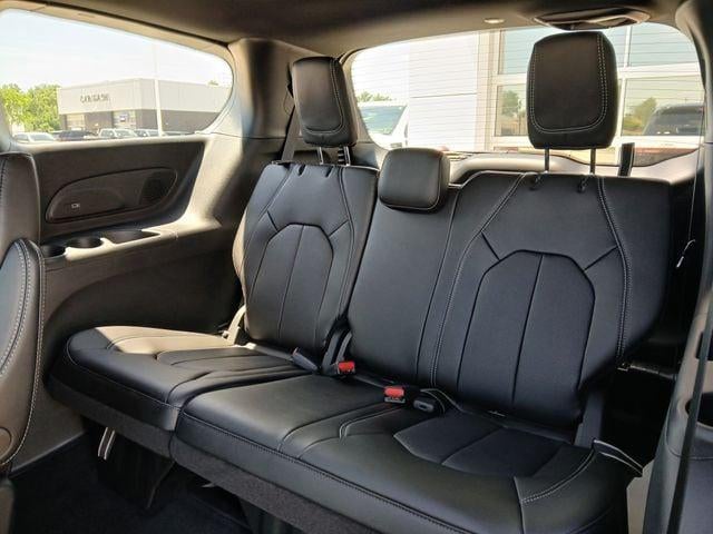 2027 Chrysler Pacifica PACIFICA SELECT AWD