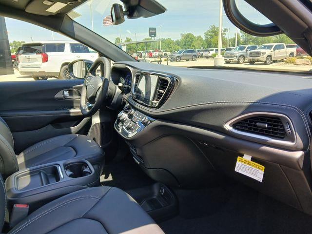 2027 Chrysler Pacifica PACIFICA SELECT AWD