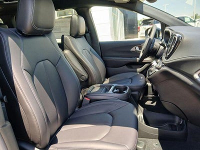 2027 Chrysler Pacifica PACIFICA SELECT AWD