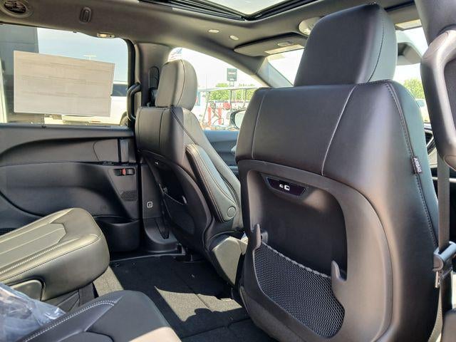 2027 Chrysler Pacifica PACIFICA SELECT AWD