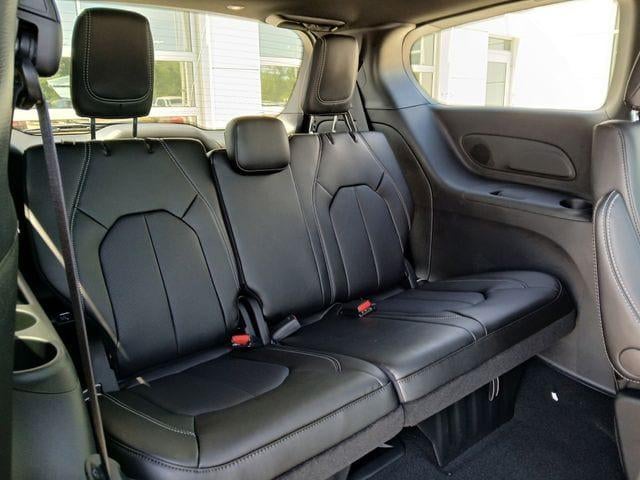 2027 Chrysler Pacifica PACIFICA SELECT AWD