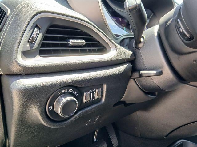 2027 Chrysler Pacifica PACIFICA SELECT AWD