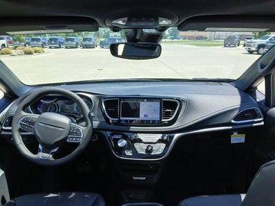 2027 Chrysler Pacifica PACIFICA SELECT AWD