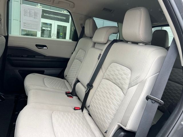 2022 Nissan Pathfinder SV